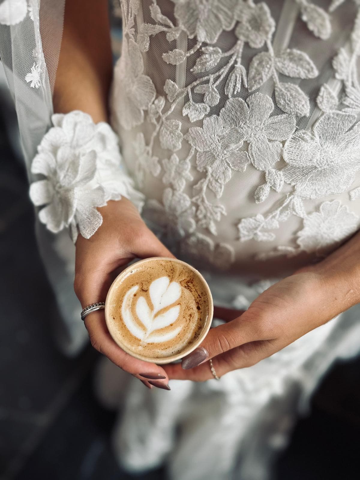 Bruid met koffie